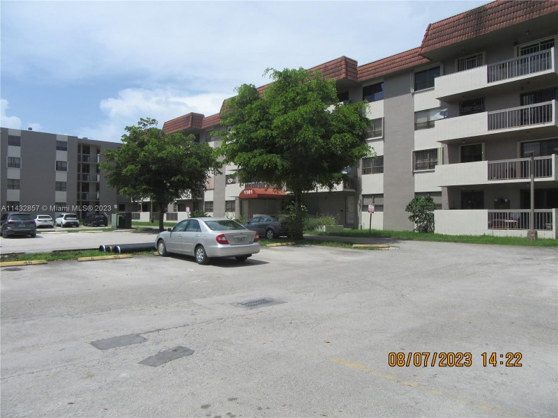 Primary Photo - 1101 SW 122nd Ave