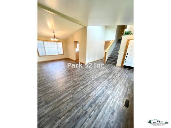 Building Photo - 7605 Elm Ct SE