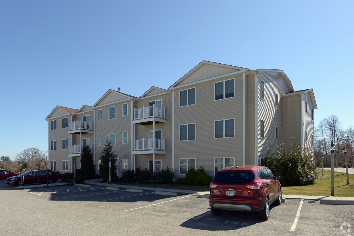 1 Gray Coach Ln, Cranston, RI 02921 Apartments in Cranston, RI