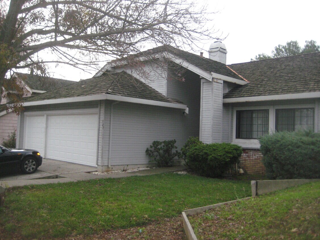 Primary Photo - 501 Wellfleet Dr
