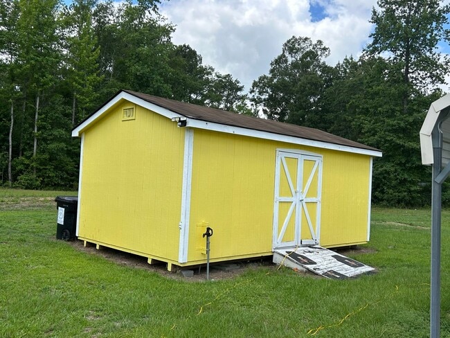Building Photo - 23640 Riverton Rd