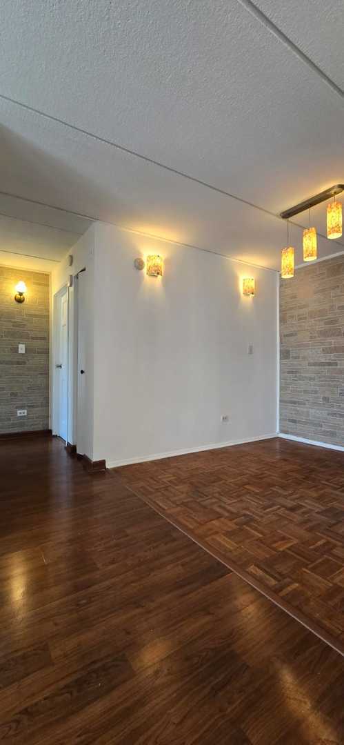 Building Photo - 271 Shorewood Dr