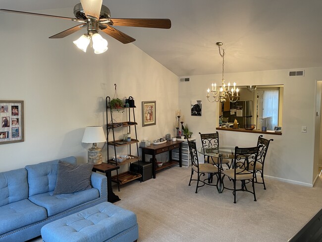 Room for an eating area - 2495 Fountain Pl