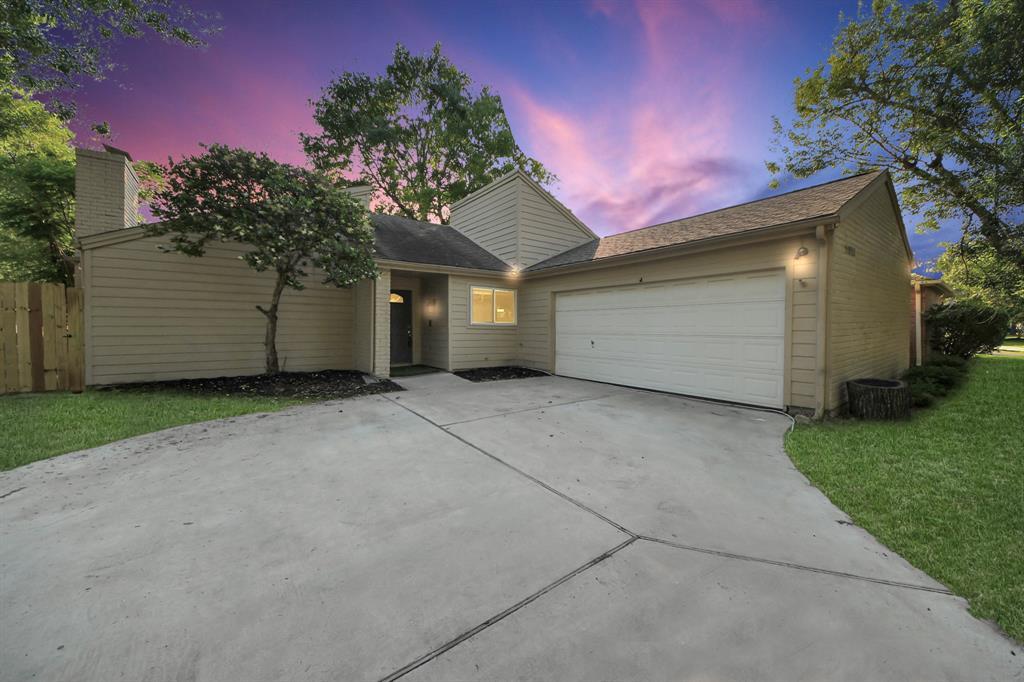 Foto principal - 11923 Briar Forest Dr