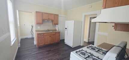 Building Photo - 273 Brooks St