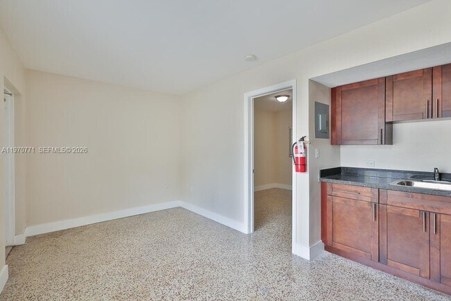 Foto del edificio - 6001 NW 14th Ave