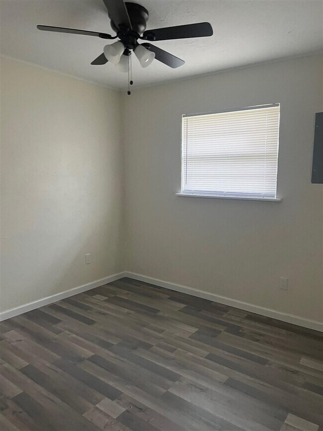 Building Photo - 6441 NW Compass Dr