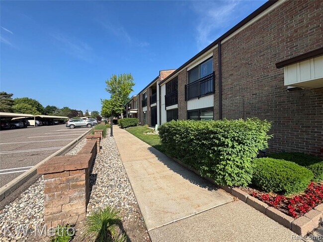 Foto del edificio - 18236 University Park Dr