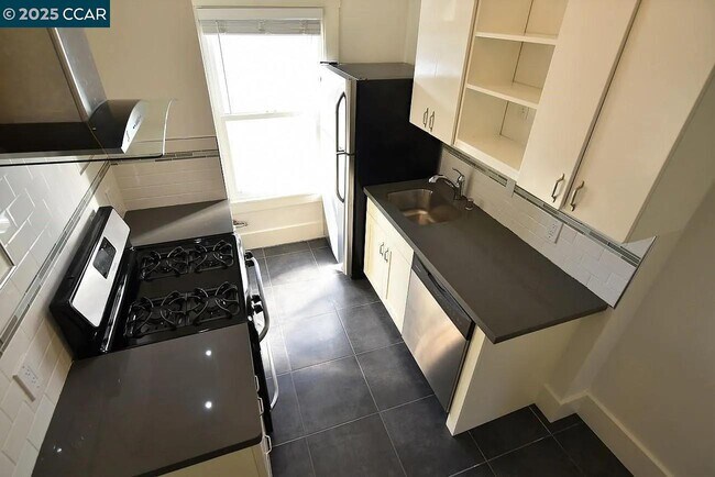 Foto del edificio - 3040 Telegraph Ave