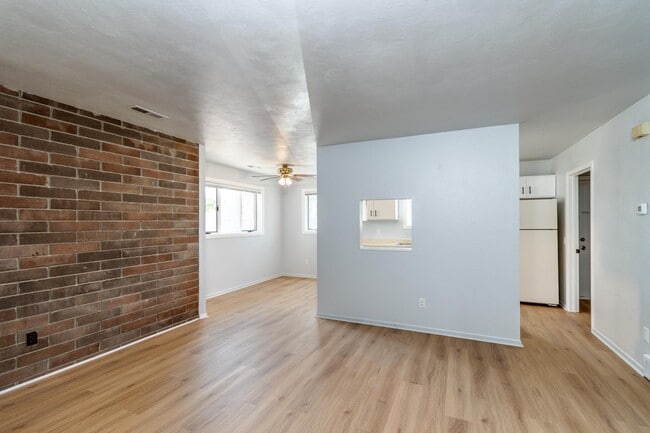 Building Photo - 236 N Fair Oaks Ave