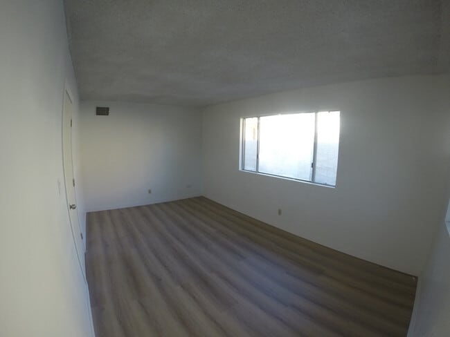 Foto del edificio - 9455 1/2 Cedar St
