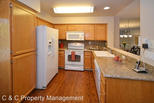 Building Photo - 2 br, 2.5 bath House - 4512 Central Parkway