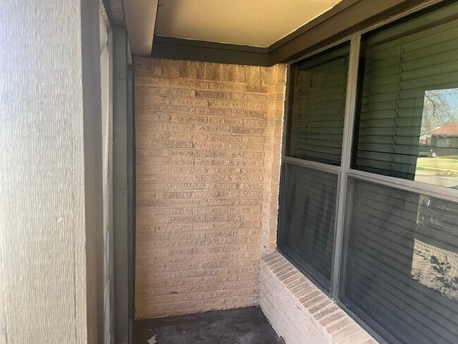 Front porch - 318 N Shore Pl