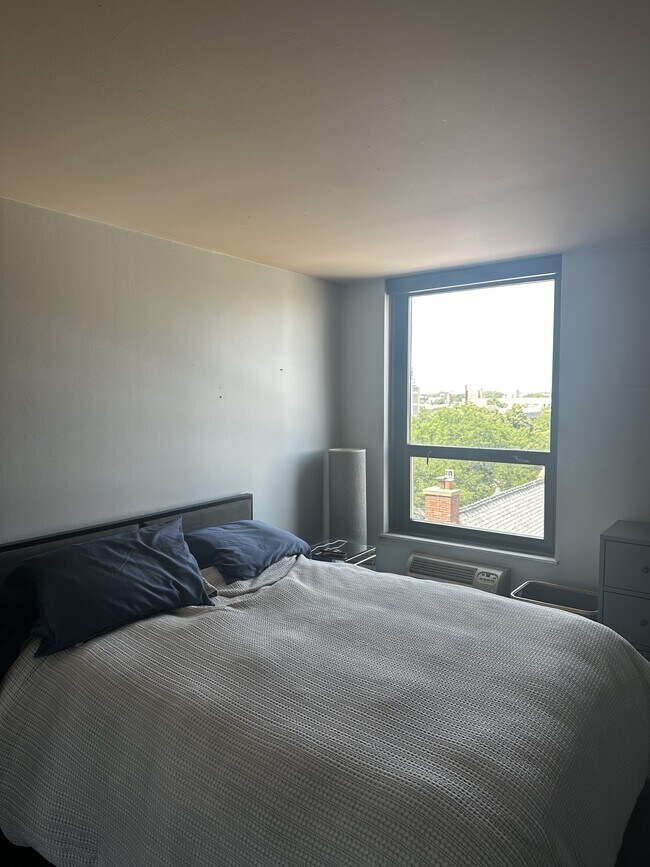 Building Photo - 3900 N Pine Grove Ave