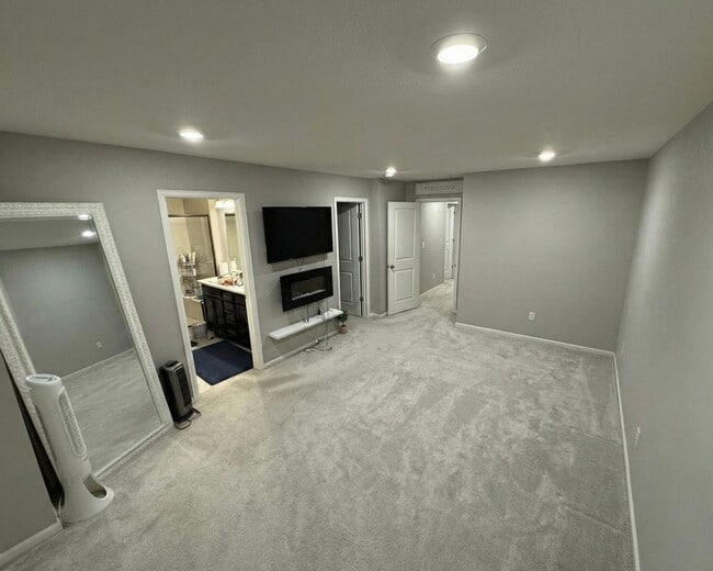 Building Photo - Charming 3BR Townhome in Aurora