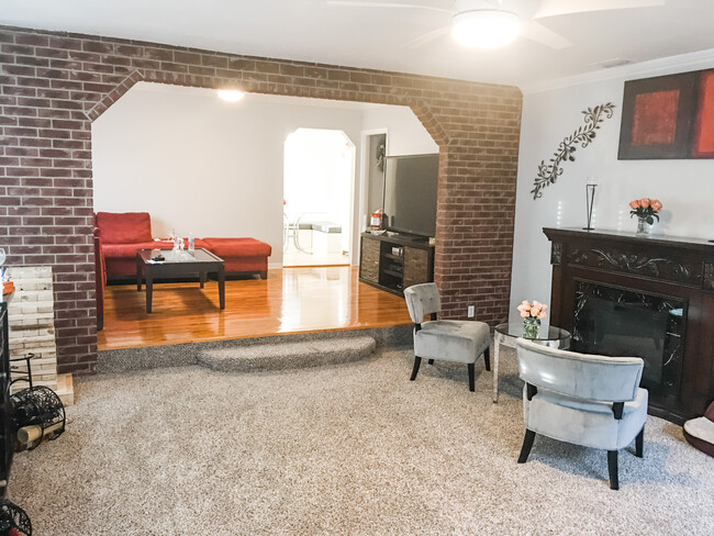 Family Room & Sunken Living Room - 1302 E Frierson Ave