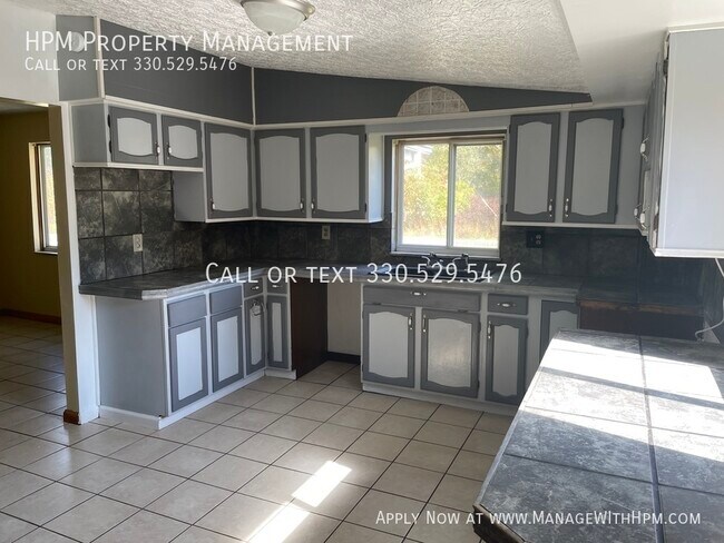 Building Photo - Split Level Home For Rent!!