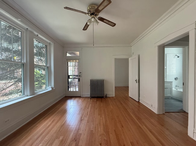 Building Photo - ?? Cozy 1BR Retreat in Hyde Park – Heat & ...