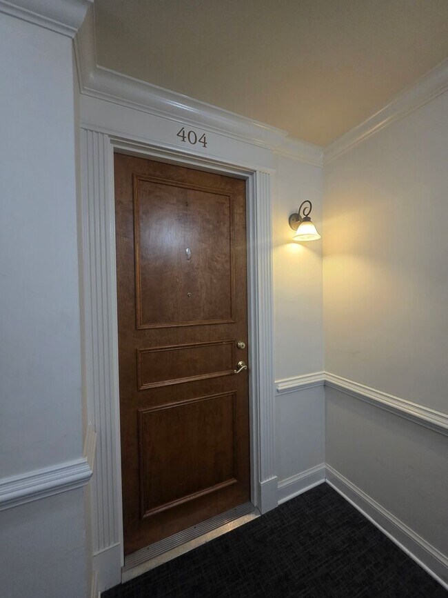 Building Photo - Ghent