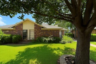 Building Photo - 2700 Clemson Cir
