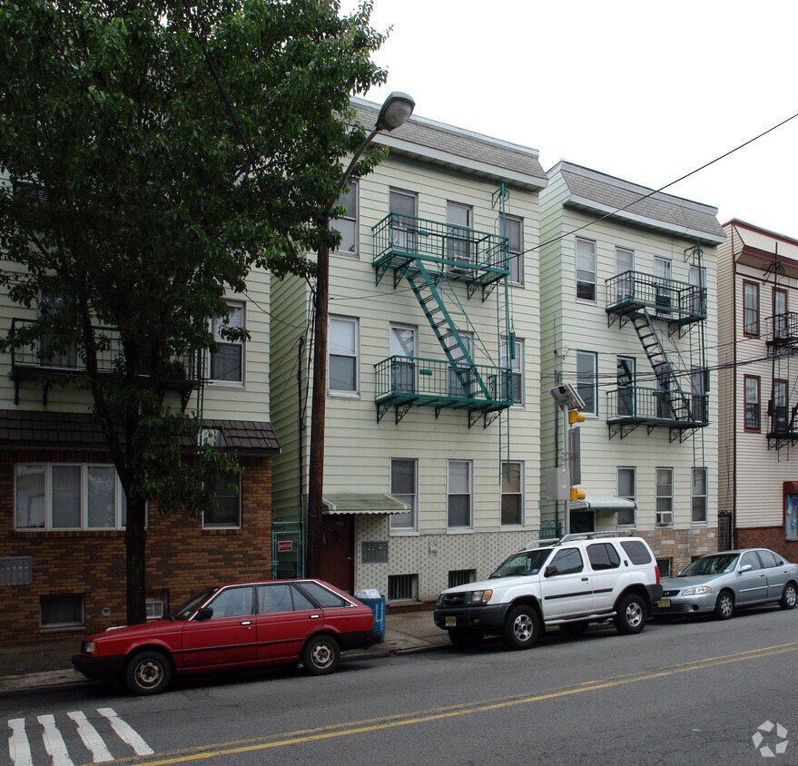Building Photo - 104 Pulaski St