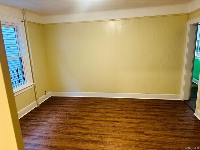 Foto del edificio - 631 E 235th St