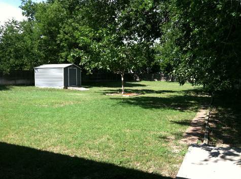 Building Photo - For Rent: 707 N Houston 3 bed/2 bath