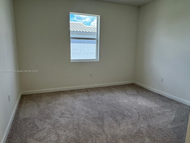 Foto del edificio - 18418 SW 2nd St