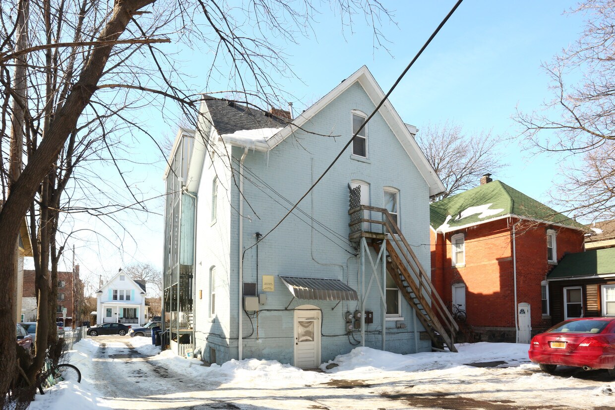 Building Photo - 921 Mary St