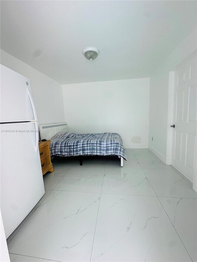Foto del edificio - 82 E 16th St