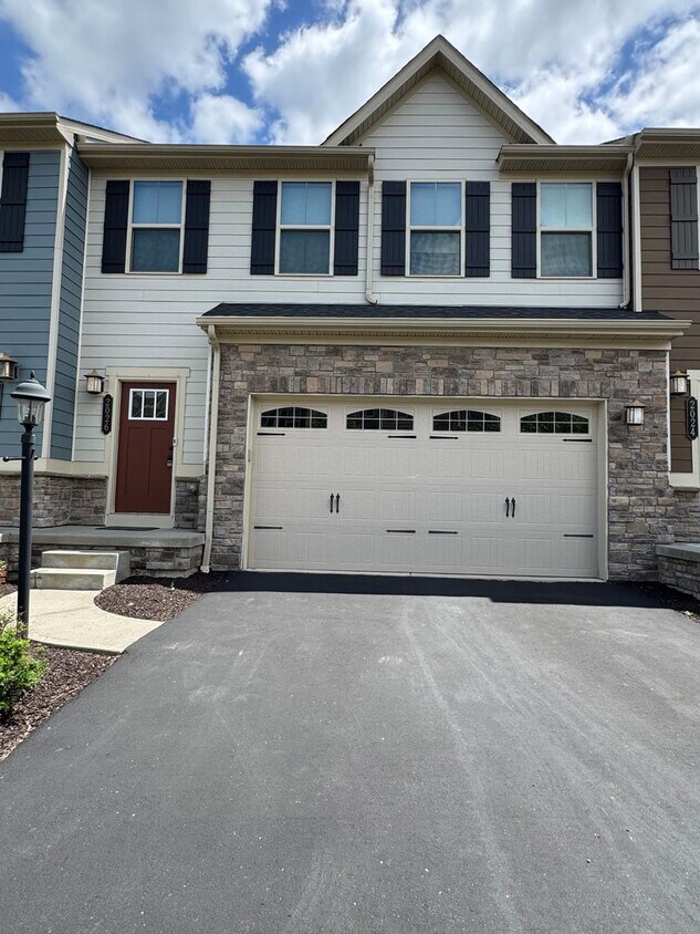 Primary Photo - Beautiful 3 Bedroom 3.5 Bath in Sewickley,...