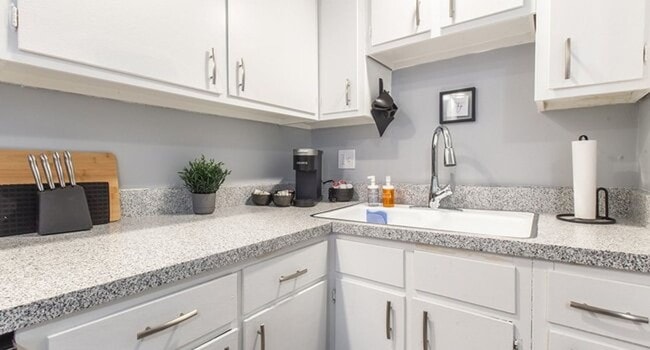 Building Photo - The Gateway at Skyline