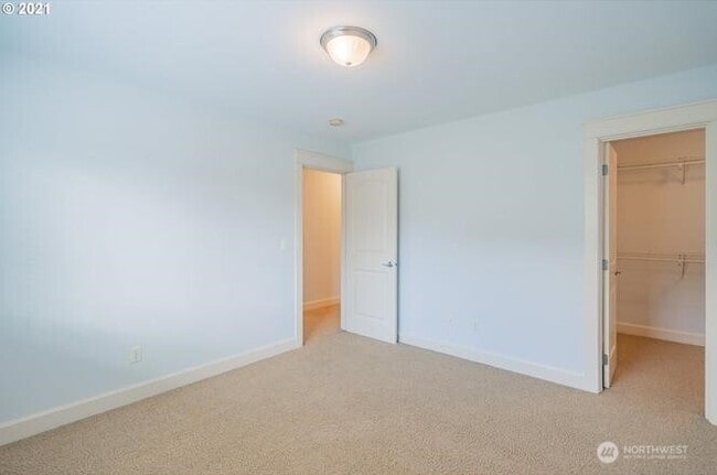 Building Photo - 3505 SE 198th Ave