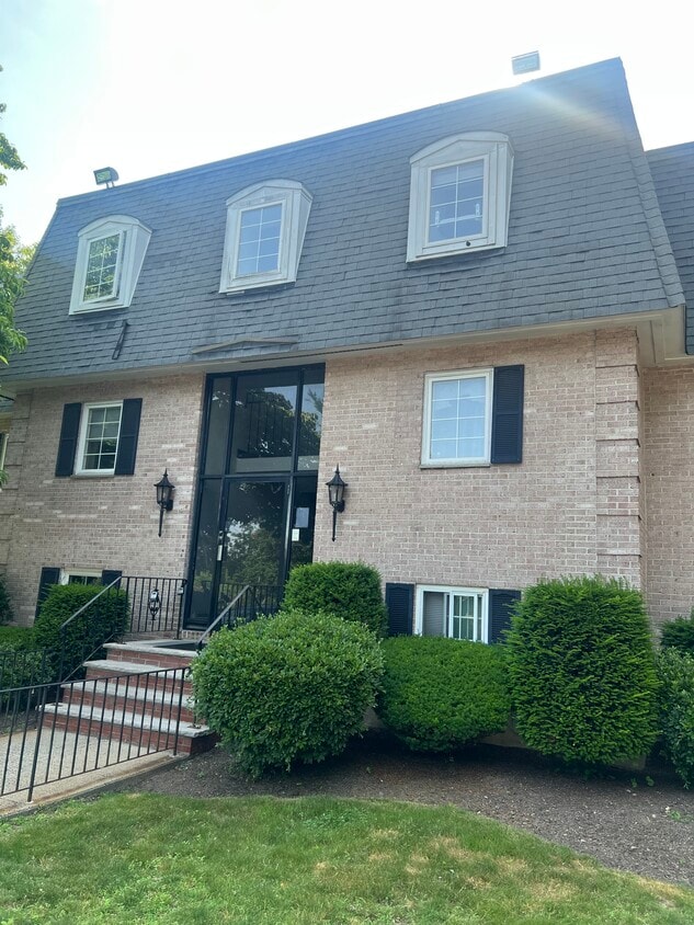 Primary Photo - 500 Northshore Rd