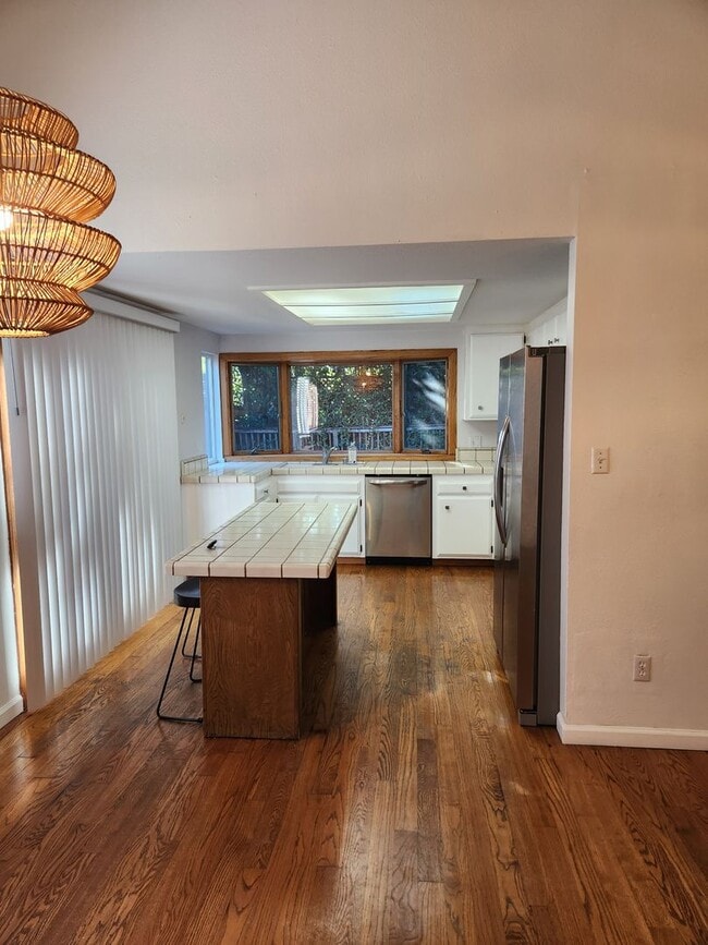 Building Photo - Great Santa Rosa Neighborhood 4 Bedroom, 2 Bathrooms w/Pool