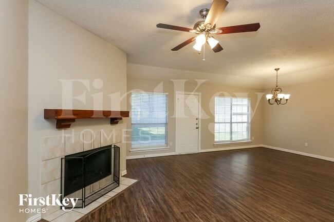 Building Photo - 805 Shadybrook Ln