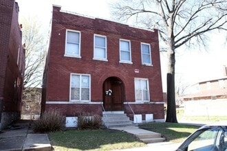 Building Photo - 3024 Miami St