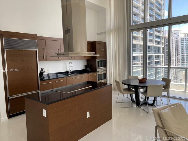 Building Photo - 485 Brickell Ave