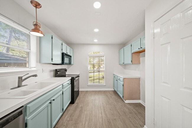 Building Photo - 230 Cool Cove