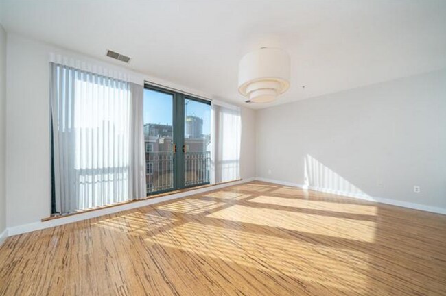Foto del edificio - 222 Montgomery St