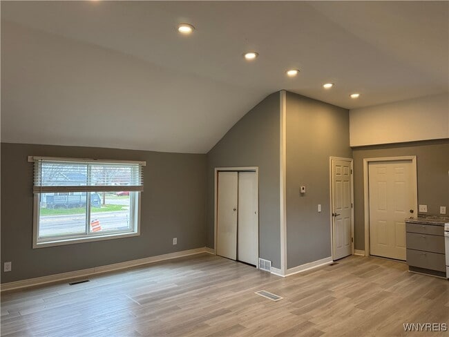 Foto del edificio - 549 Indian Church Rd