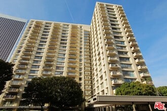 Building Photo - 2160 Century Pk E