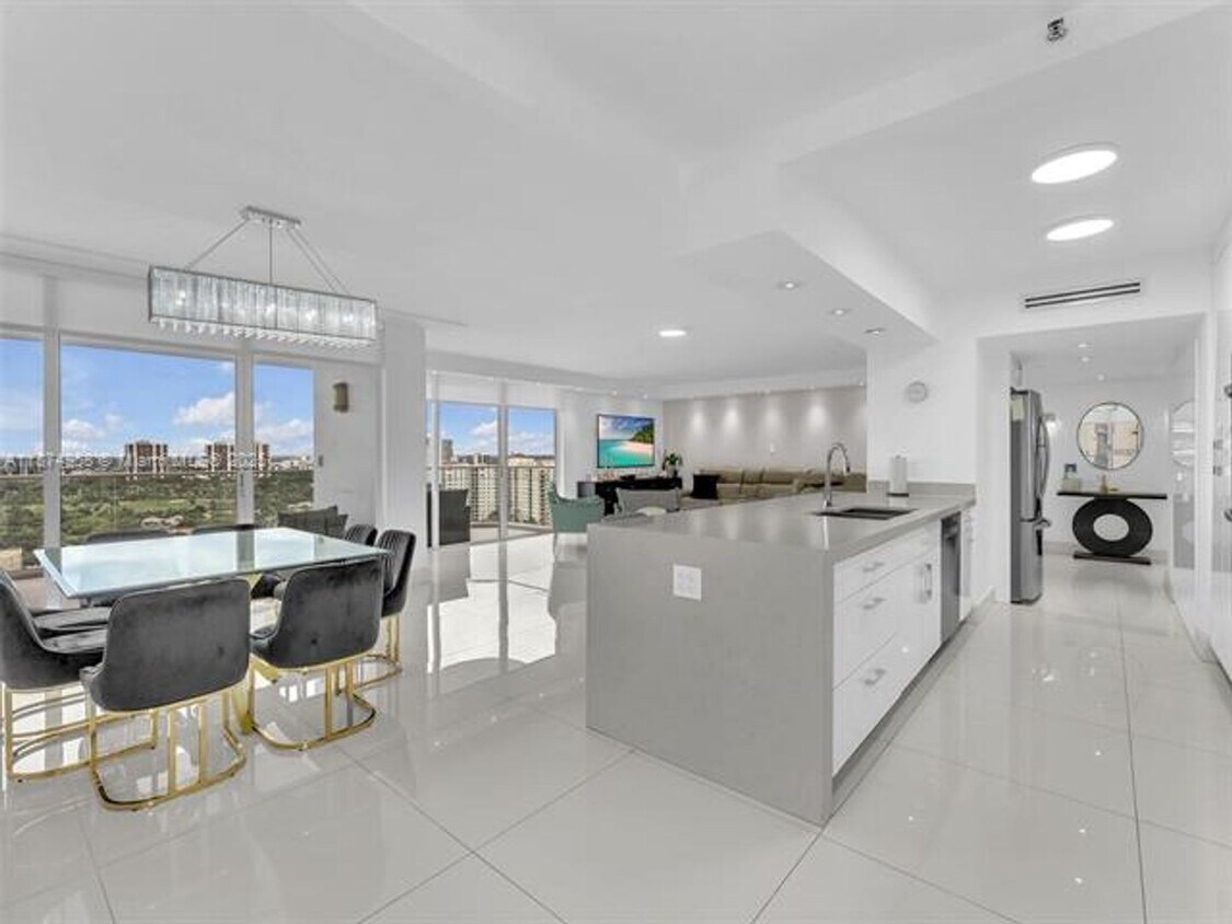 Foto principal - 19707 Turnberry Way