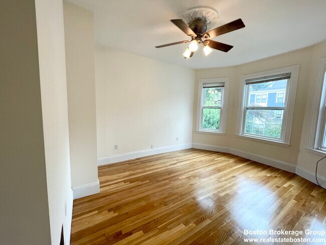 Foto del edificio - 72 Roseclair St