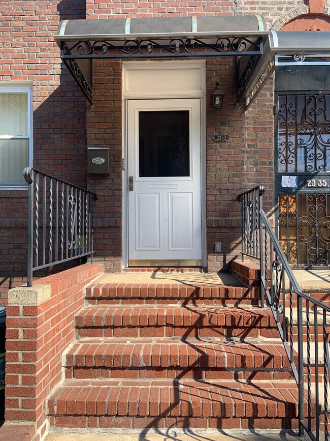 Just a few steps to the front door. - 2333 23rd St