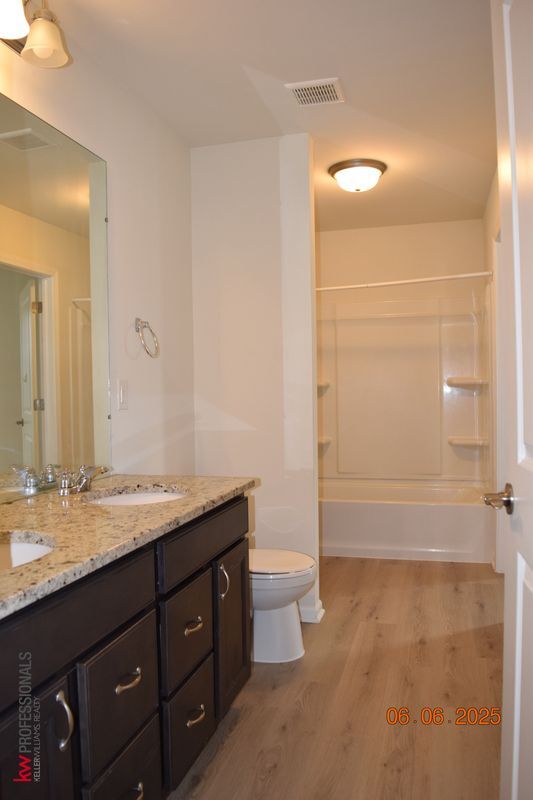 Foto del edificio - 49603 Shoreline Dr