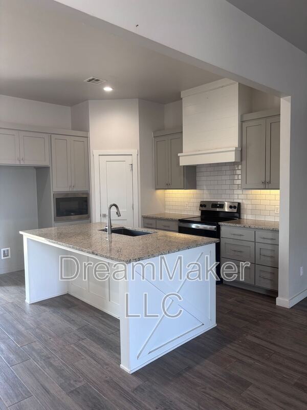 Foto del edificio - 5256 Red Maple Ave