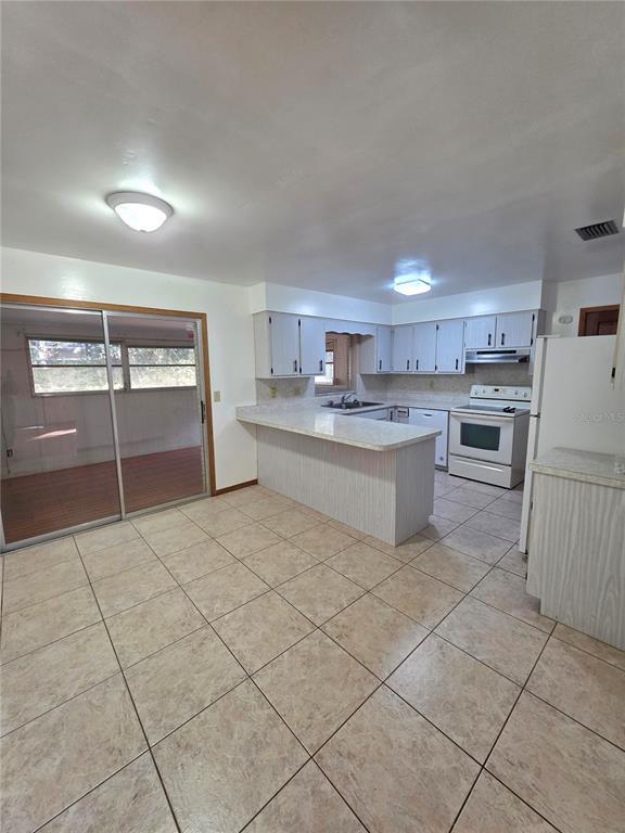 Building Photo - 2301 NE 32nd St