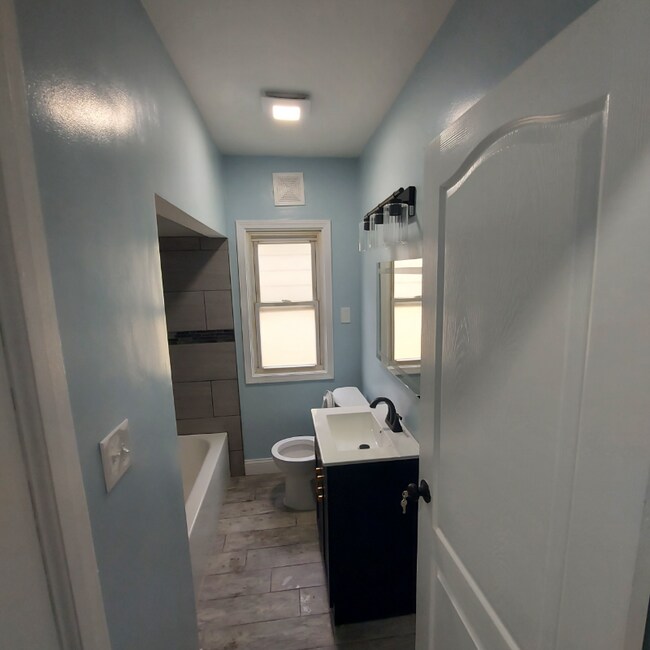 Building Photo - 16 E Charlotte Ave