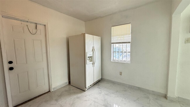 Foto del edificio - 832 NW 10th St